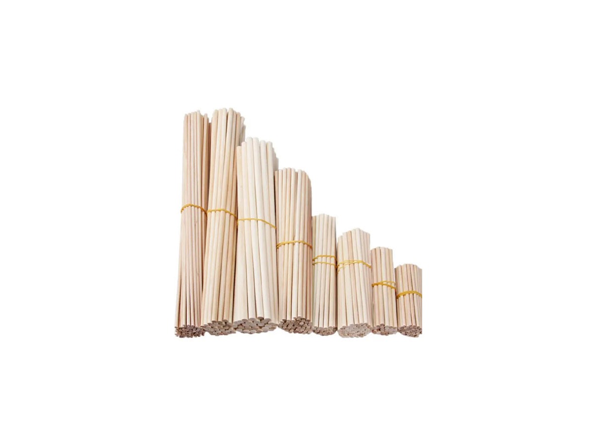 Cylindrical round wooden sticks